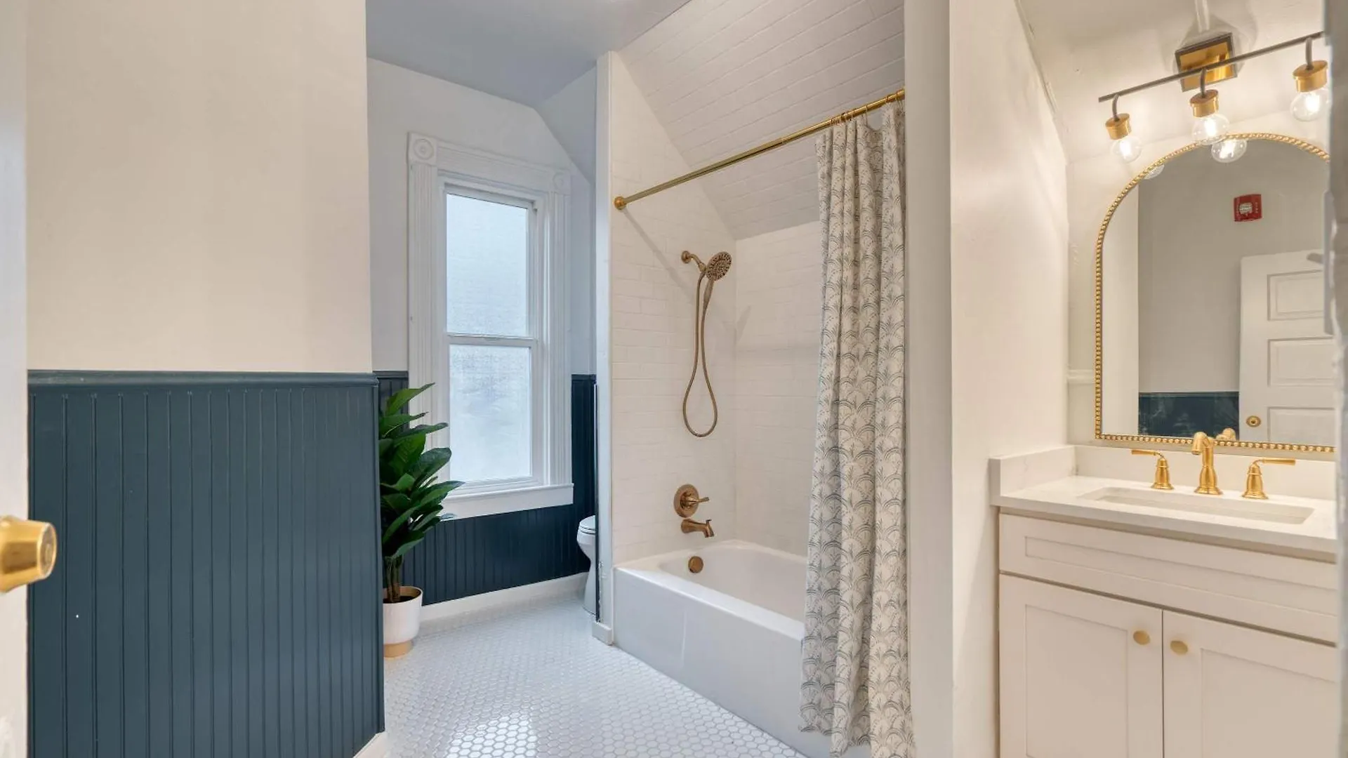 Stay Portland - Historic Queen Anne Vernacular - 95 Walkscore United States